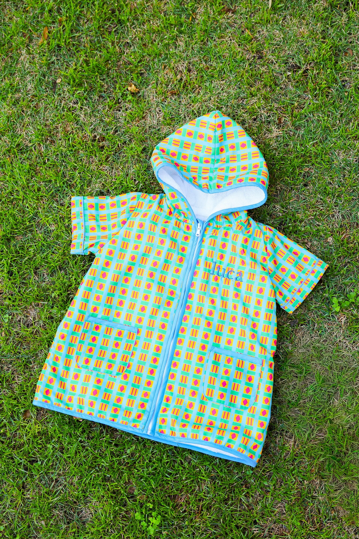 Retro Splash kids hooded towel poncho with a colorful geometric print and front zipper